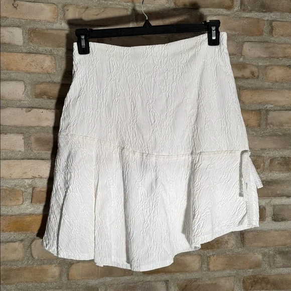 Donna Textured White Blazer and skirt - Picture 5 of 6